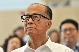 套现228亿,李嘉诚与美交易,所有中国商船被逼买单,港府行动了图片