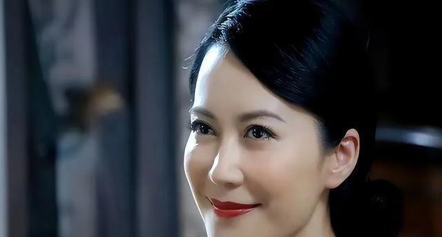 俞飞鸿54岁未婚，冯唐问她生理需求，她说有男人陪伴了近20年