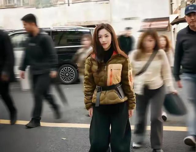 朱珠一件羽绒服火了,普通人穿却像米其林,差的不是钱是气质