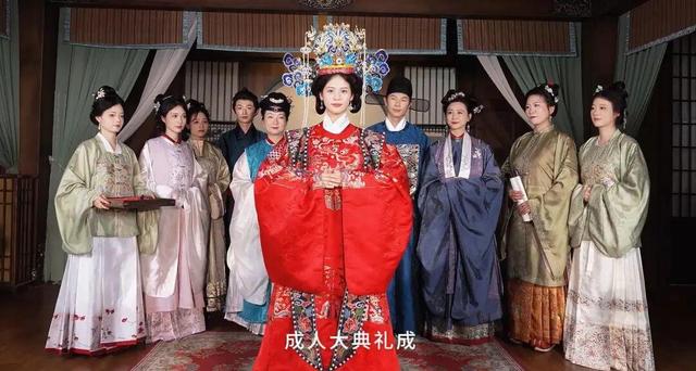 她出身清华大学，因拍三级片与父母决裂，如今不让女儿进娱乐圈