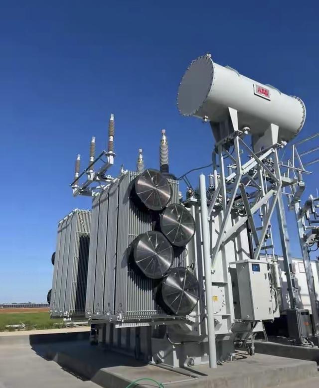 马斯克预言成真！全球抢购中国变压器，美国加税104%反被卡脖子