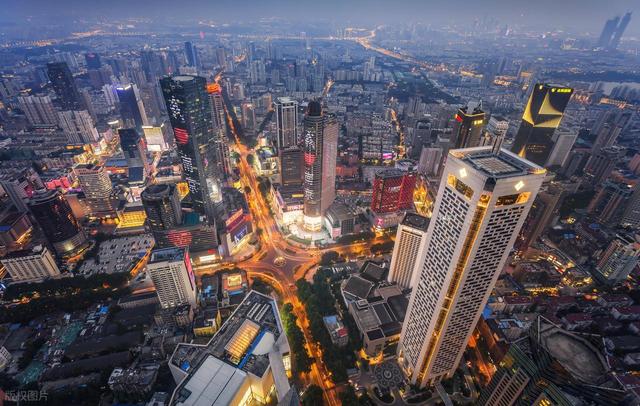 我国首个被撤销的直辖市，曾是六朝古都，今成知名旅游城市