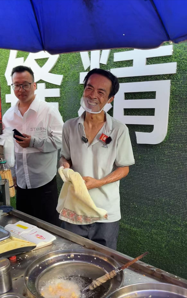 从拉面哥到鸡排哥：素人网红为何总在流量里“窒息”？
