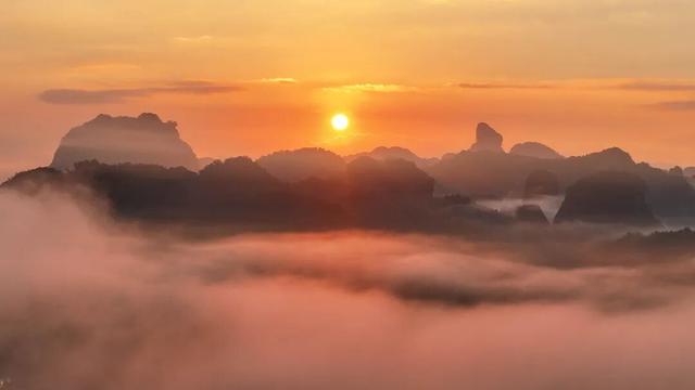 韶关晚秋“神仙景致”：云海、奇峰、秋叶奏响绝美“三重奏”！