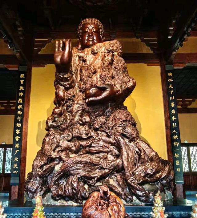 参观根宫佛国博物馆