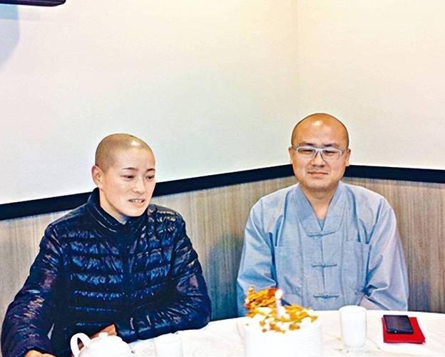风流尼姑释智定：白天念经晚上夜店，东窗事发时，屋里还藏着假发