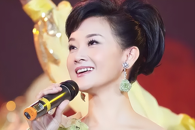 宋祖英：连登24届春晚，39岁高龄生子后“消失”，57岁身材似少女