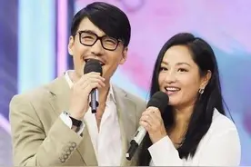 胡兵出局！瞿颖带两个继女打网球，已与男方交往9年，在泰国定居图片