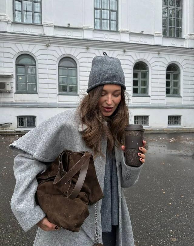 冬天穿件灰色系衣服既显高级又实用！