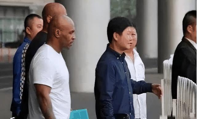 2006年泰森来北京，虔诚瞻仰毛主席遗容，感慨道：我是如此渺小