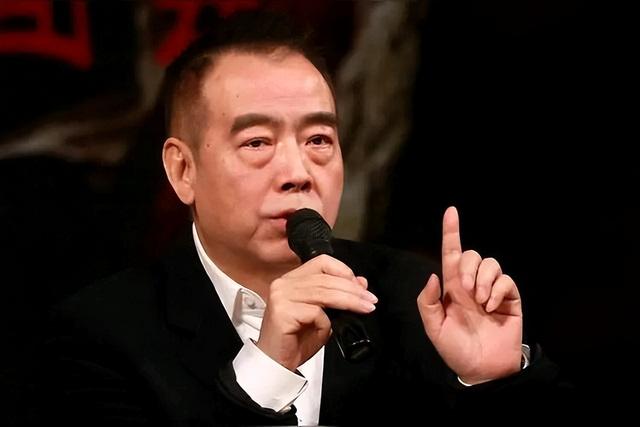长得太美被导演占为己有，4年后生下大明星儿子，16就开始争光了