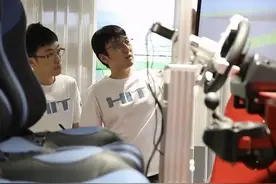 哈工大研发国内首台高精度智能激光除草机器人图片