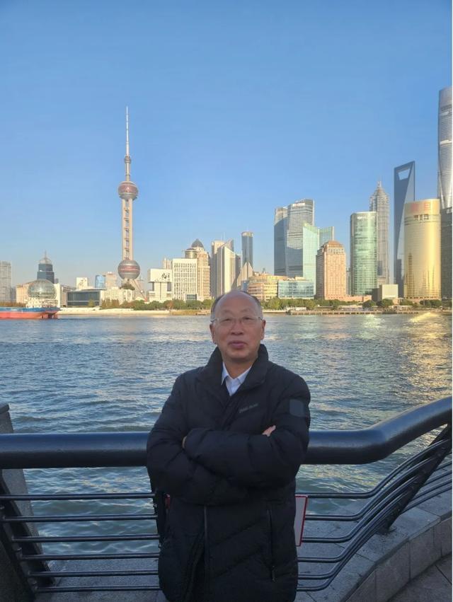 〔读城〕黄浦江的阳光与南京路的辉煌