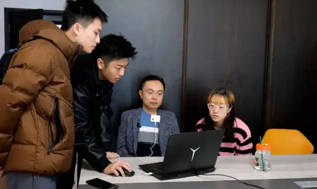 原来他就是刘强东的好搭档，41岁确认渐冻症一家三代短命现状如何