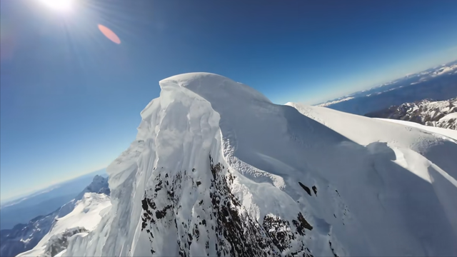 珠峰登顶路拥挤，梅里雪山海拔仅6740米，为何无人能登顶？