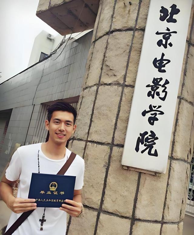 当红小生李现：北漂时身边只剩38.2元，33岁不恋爱
