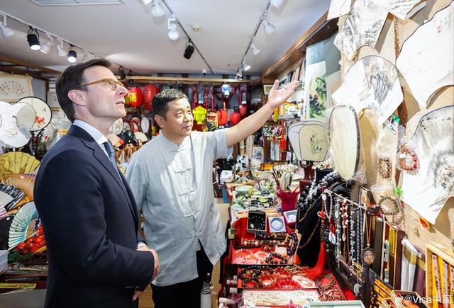 十一当天大量外国游客涌入上海，打着旅游“幌子”，实则另有目的