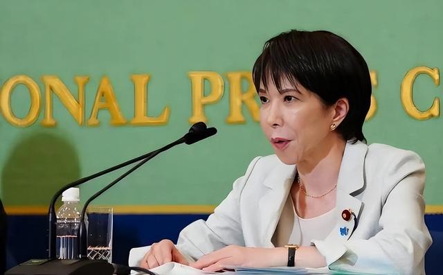 金正恩亲临现场！一颗导弹砸向日本海，朝方出手，高市早苗傻眼了