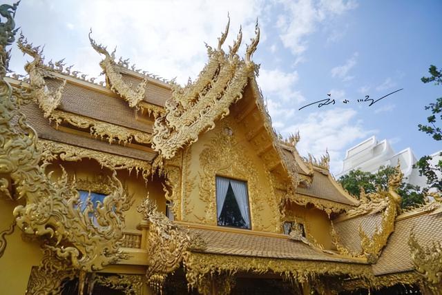 泰国“最尴尬”的寺庙厕所，奢华如宫殿，好多游客误当佛堂参拜？