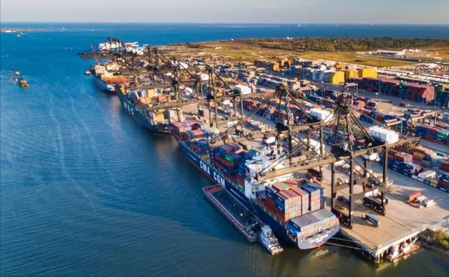 中美关系生变？特朗普一声令下，92台中国起重机被查，果然不简单