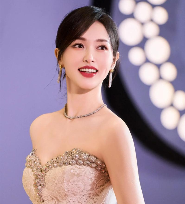 离婚传闻真相大白？罗晋父亲去世揭开谜底，唐嫣IP上海引发争议