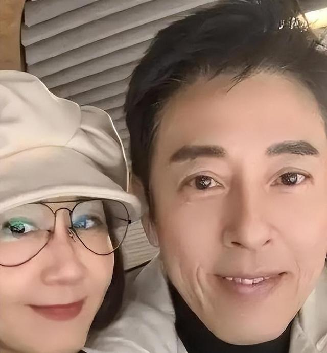 夫妻俩为了不变老，坚持27年不吃肉不生子，如今59岁近照不敢认