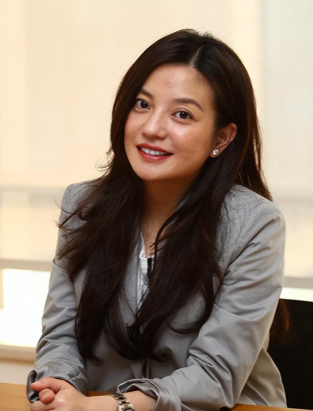 拔出萝卜带出泥！49岁赵薇近况被曝，原来圈内封杀只是冰山一角