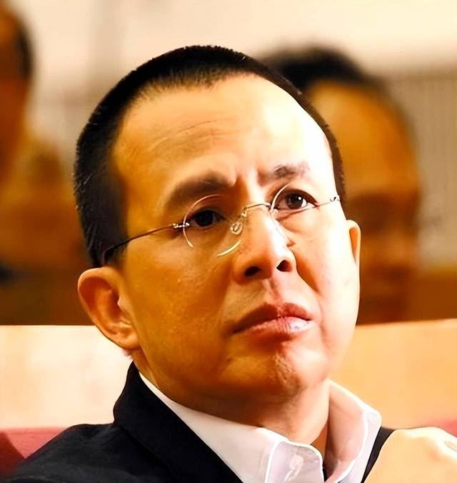 2909亿身价有何用？97岁的李嘉诚无力回天，两个60岁儿子已成心病