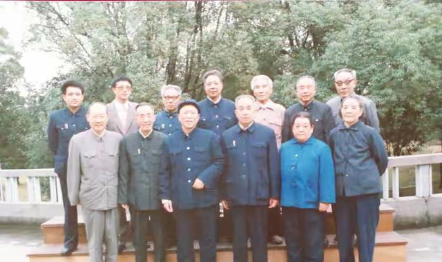 刘子厚	，河北任县人，曾任湖北省长、三门峡工程局长、河北省书记