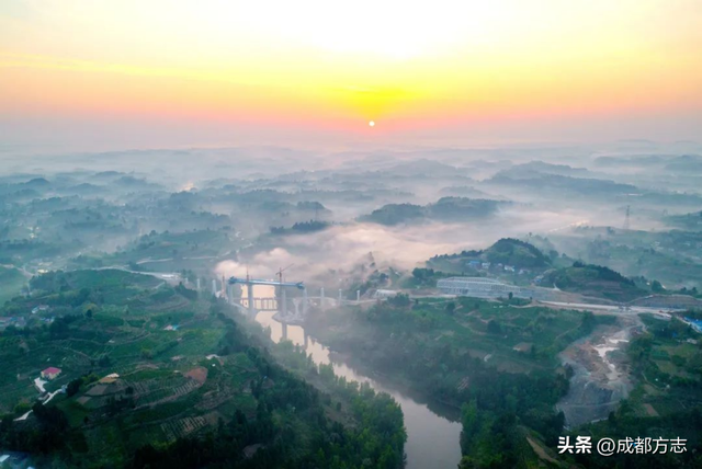 一眼惊艳！成都“空中丝路”美出圈→
