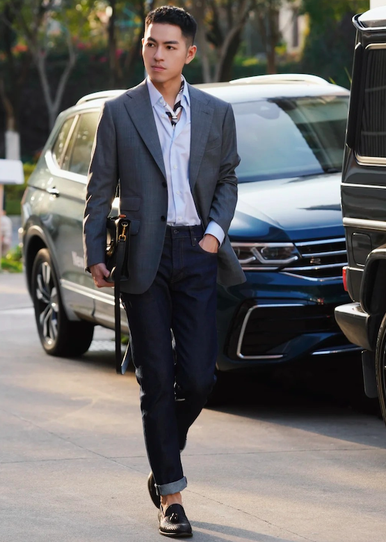 被上海街头的男人圈粉！“西装外套+牛仔裤”的打扮，帅气又洋气