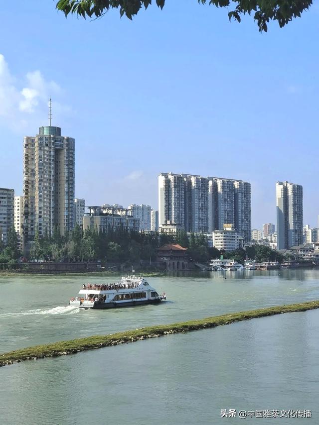 乐山大佛与三江之美：诗意山水间的千年守望