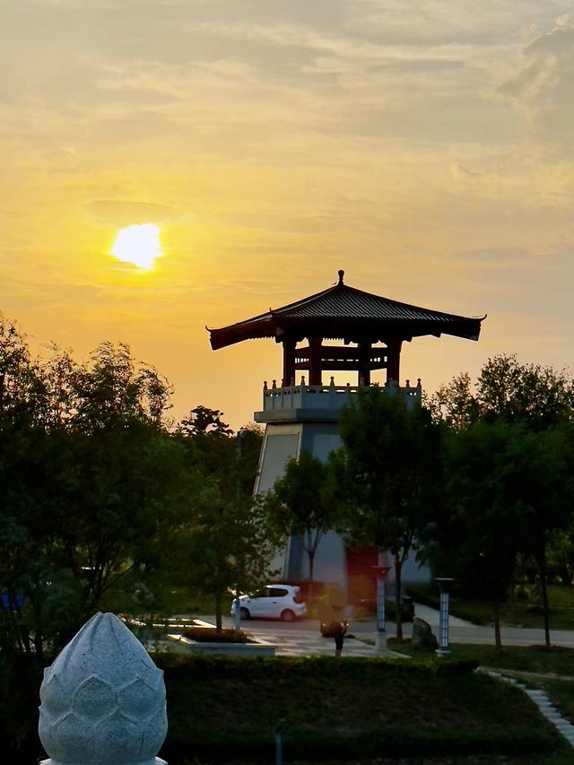 华山脚下（华阴市一河两岸生态廊道）