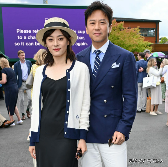 婚变传闻后，罗晋携任素汐与母亲去祈福，撕碎了唐嫣最后一丝体