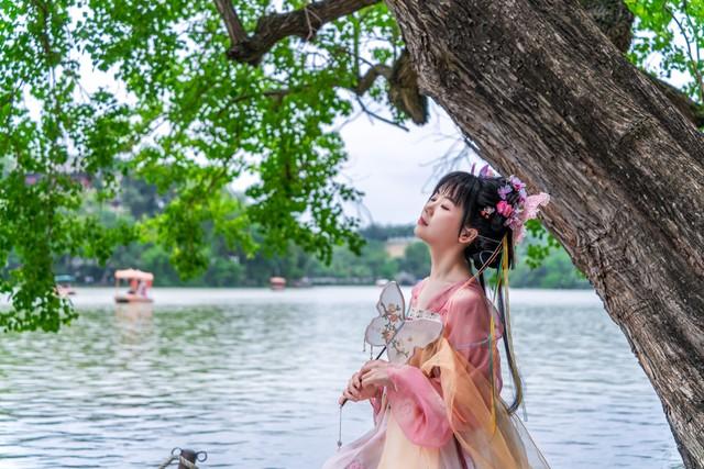当你存款百万的时候，你就会发现，那让穿的破破烂烂进高端场所