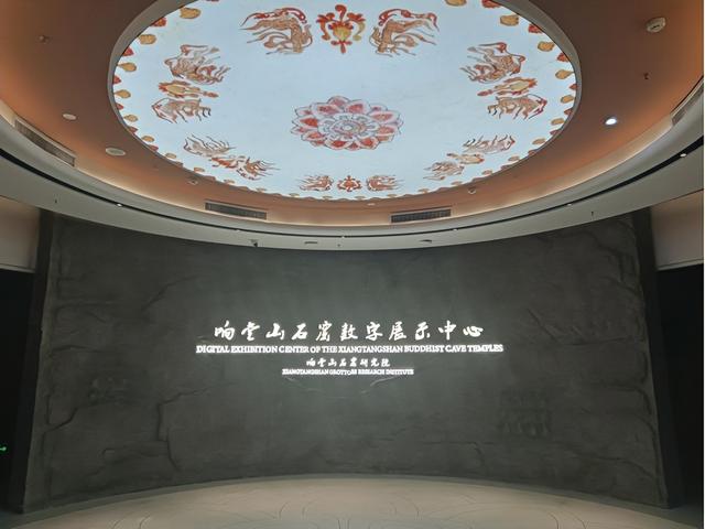 夜游响堂山，邂逅一场穿越千年的浪漫