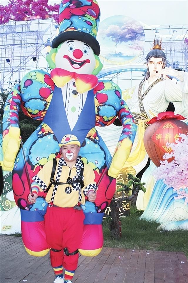 萤光与灯海绘就青岛夏夜童话