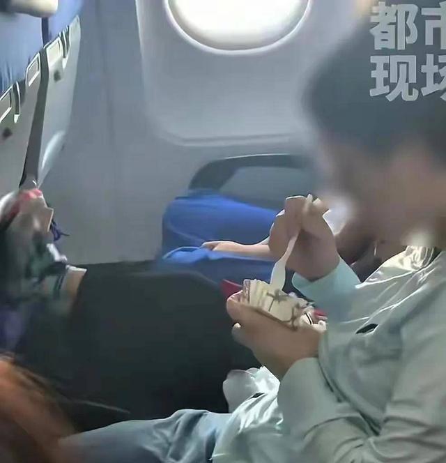 南航打人“熊家长”社死！父亲身份被扒 ，怪不得敢打人 不嚣张了？