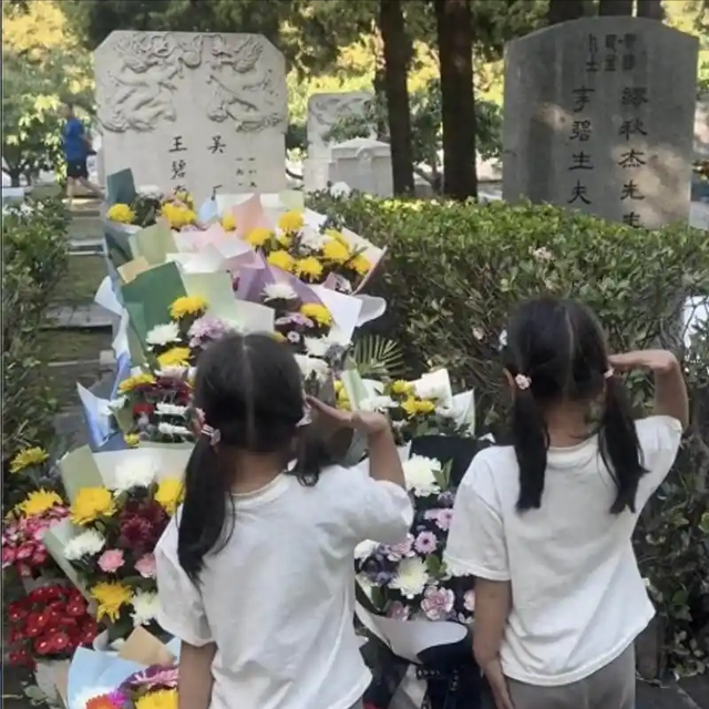 吴石的人格魅力	，使《沉默的荣耀》热度不减，有极强的现实意义