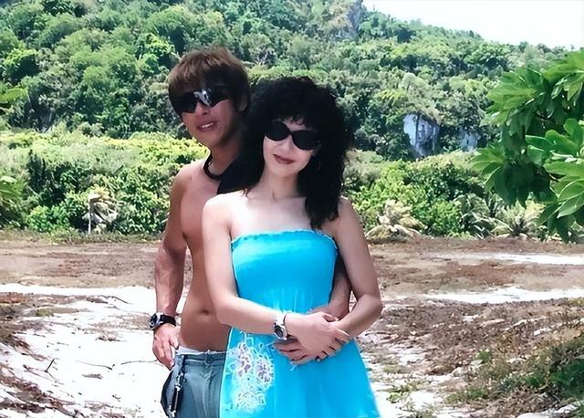 夫妻俩为了不变老，坚持31年不吃肉不生子，如今59岁近照不敢认