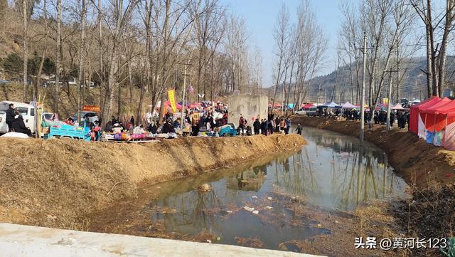 李园温泉最近火了，还真有点神奇，水温在30度左右