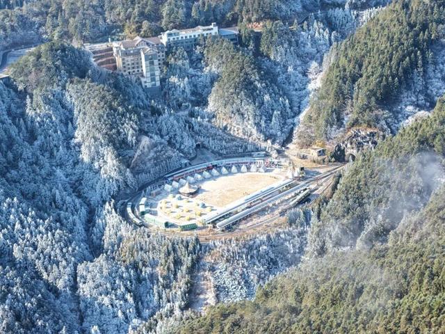 闯入云端仙境！明月山雪后云海真的太美了！