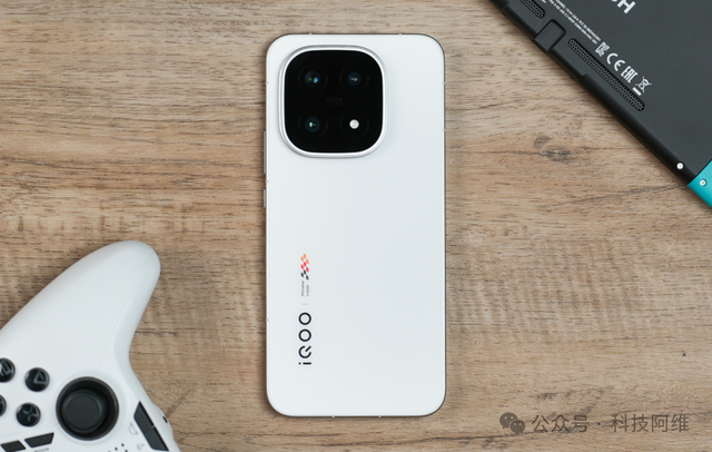 vivo突然开卖新机，7000mAh+2K屏+100W，多个版本热销“卖断货”