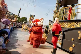 再创新高！上海迪士尼乐园去年接待游客超1300万人次，高情绪价值成为流量密码图片