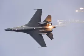 最新曝光！解放军歼-16拦截澳军P-8A，澳飞行员：要看心理医生图片