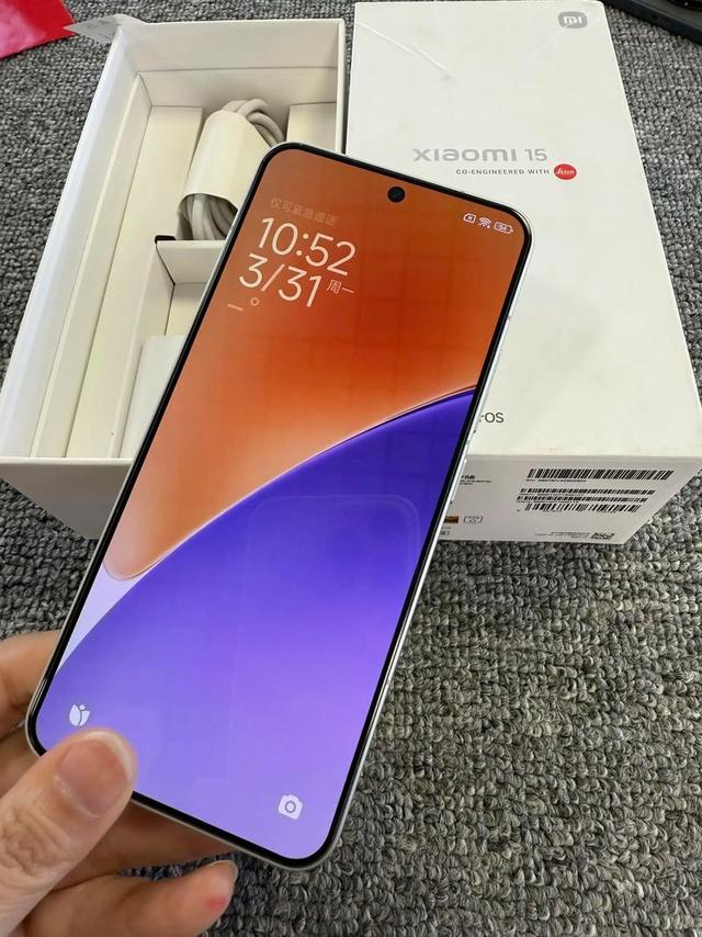 不只是性价比，雷军多次提及iPhone，小米、华为们都在打什么算盘