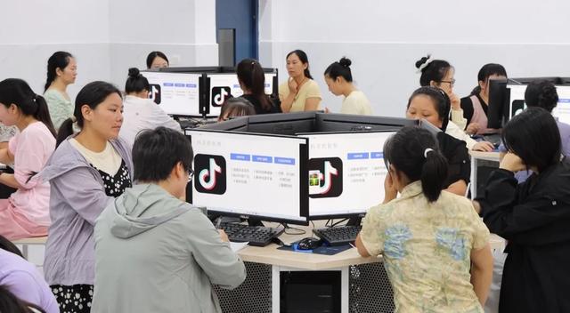 “新手”→“能手”，巾帼主播培训开班！