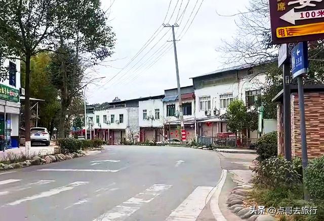 成都龙泉山下，被严重低估的古场镇，美食诱人，公交车直达！