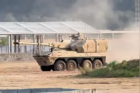 中国把火炮玩明白了，大八轮版155自行火炮亮相，配科幻无人炮塔图片