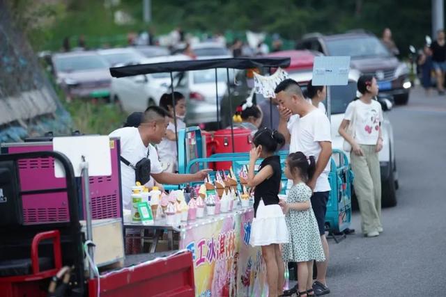 “天曌山”露天食堂，夏夜浪漫，无需在城！#清凉广元#